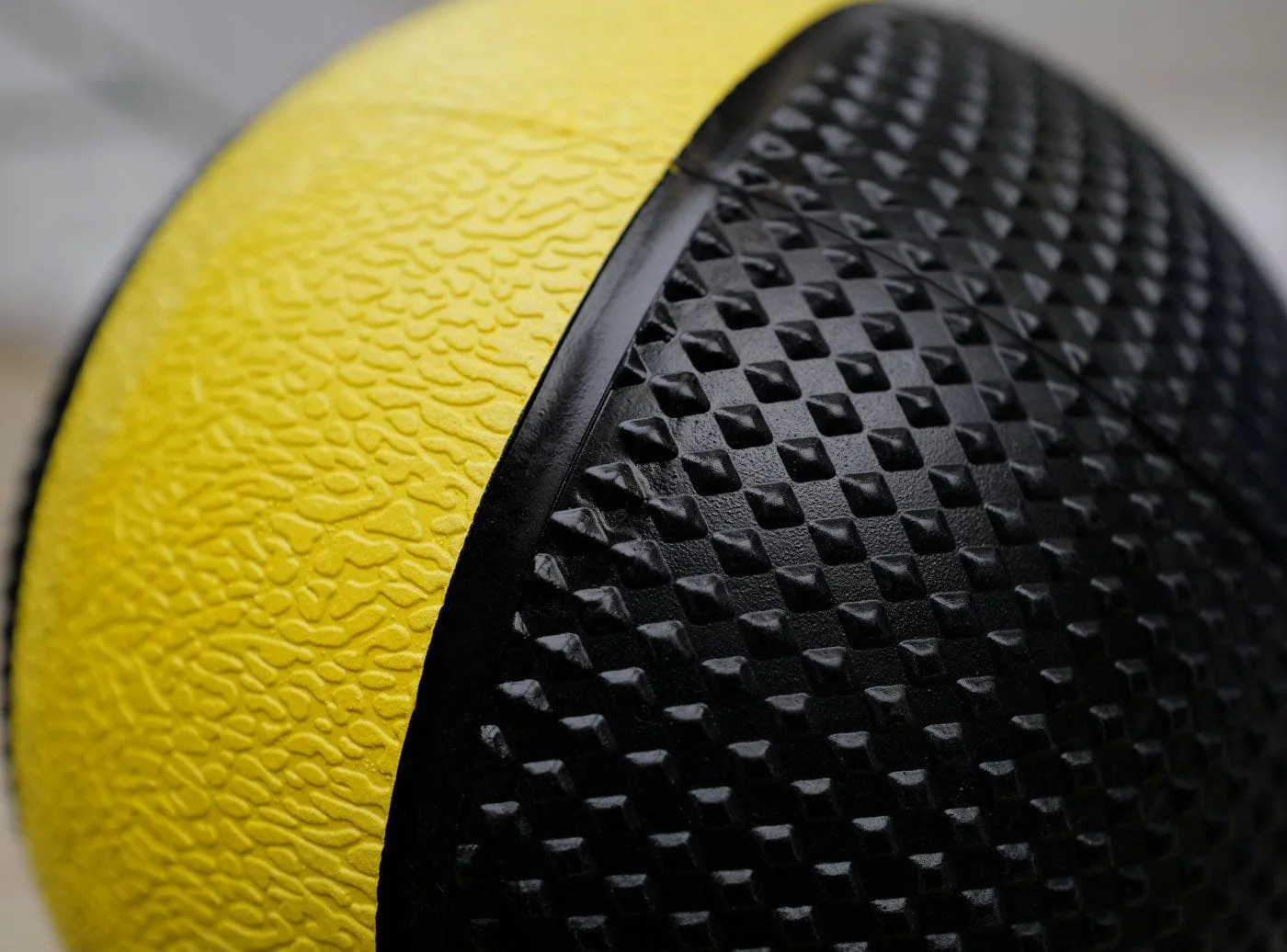 ATTIVO Rubber Medicine Ball 6KG - Image 3