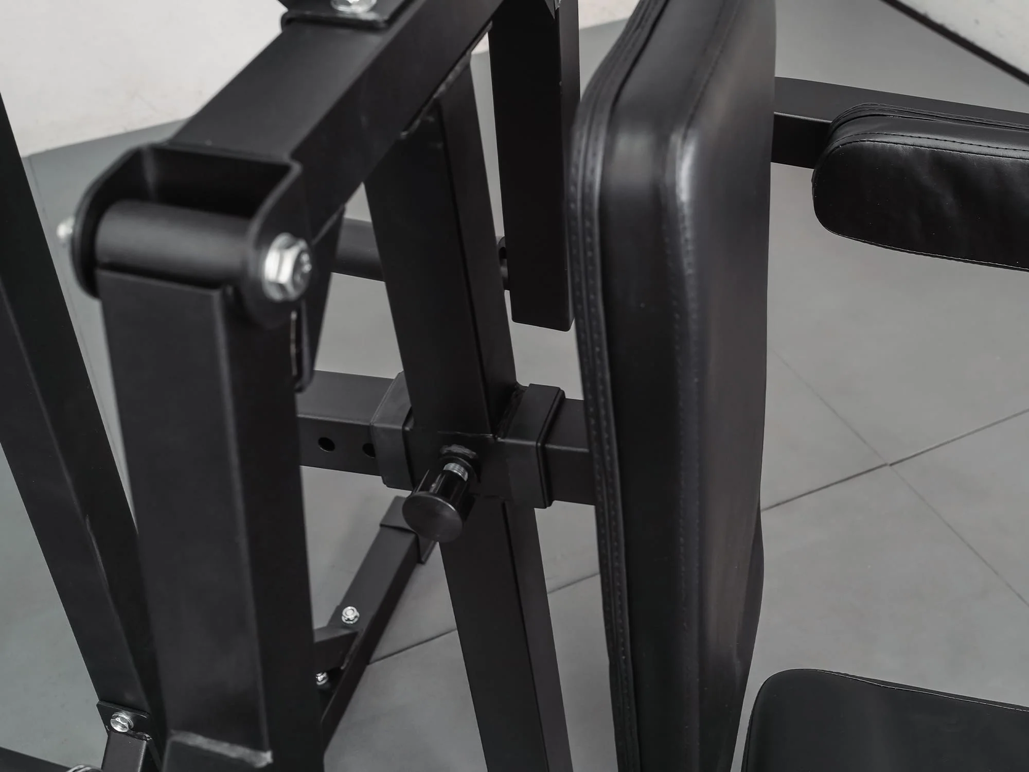 ATTIVO Plate Loaded Deltoid and Shoulder Press - Image 8
