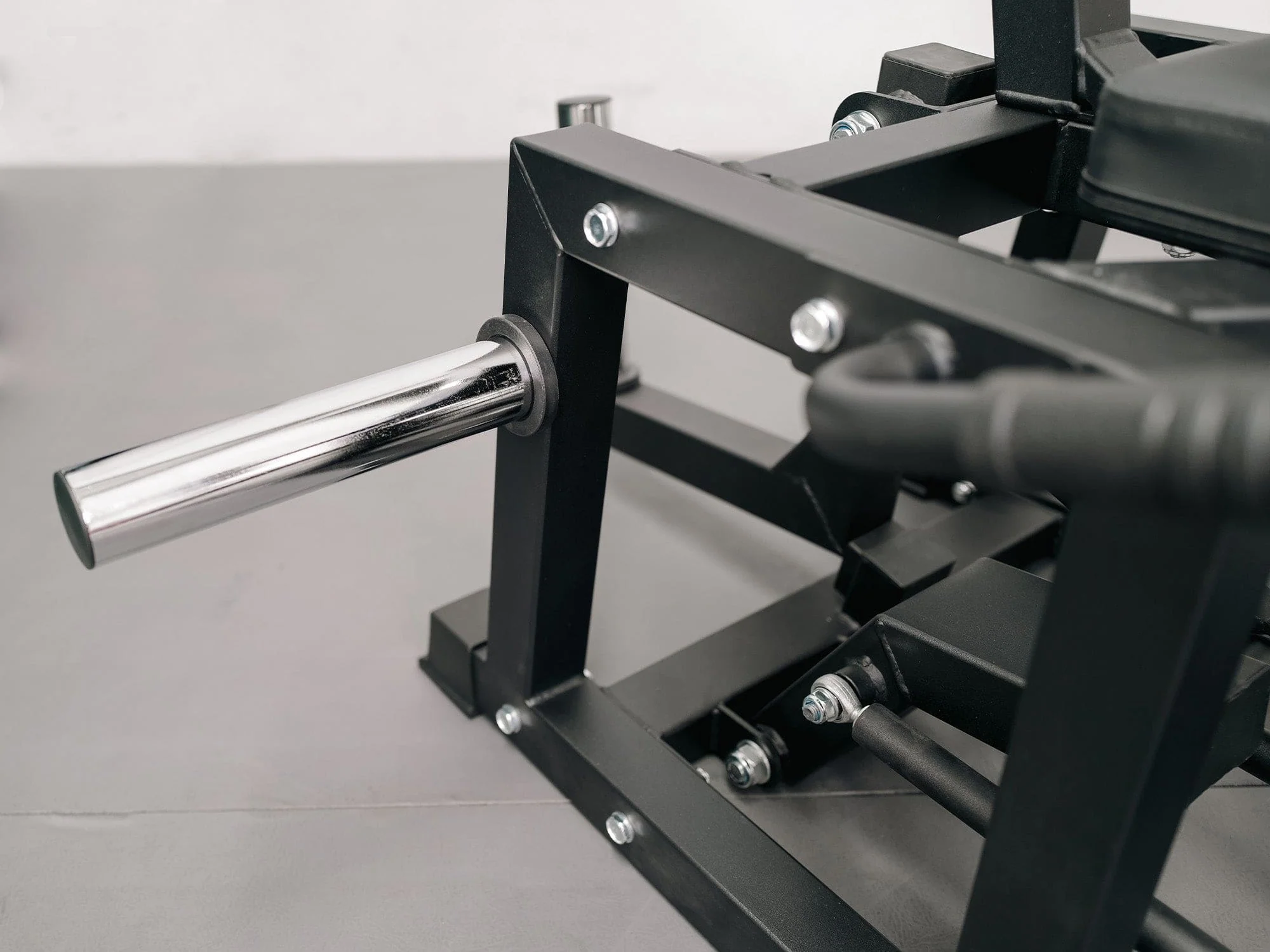 L4 Pro Plate Loaded Hip Adductor & Abductor - Image 9